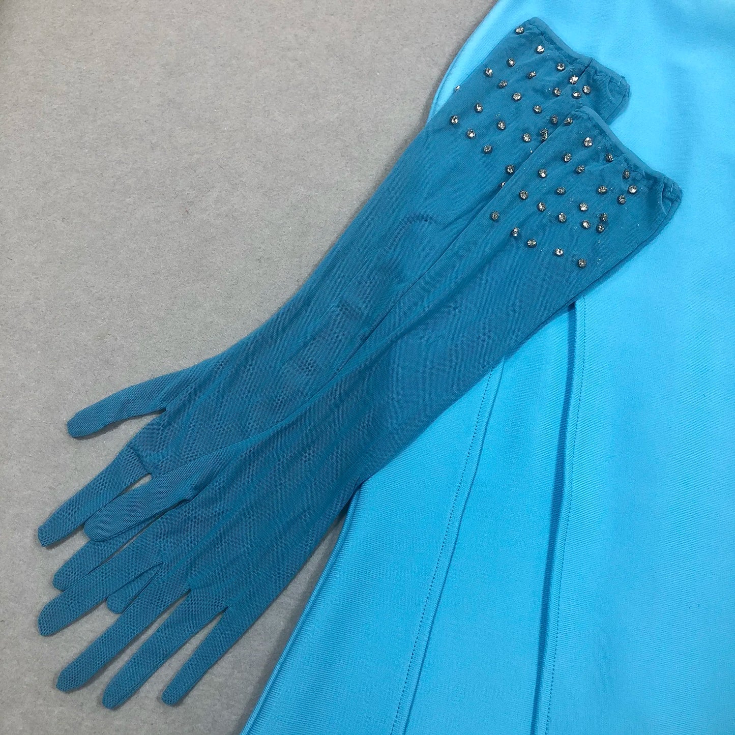 Wholesale Elegant Women Luxury Long Women Beaded Blue Bandage Evening Dress with Gloves Evening Gown
